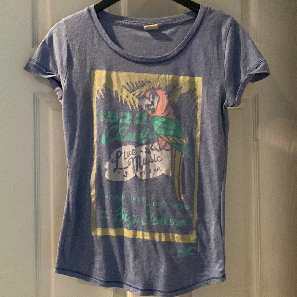 Hollister t-shirt. Small with cute print